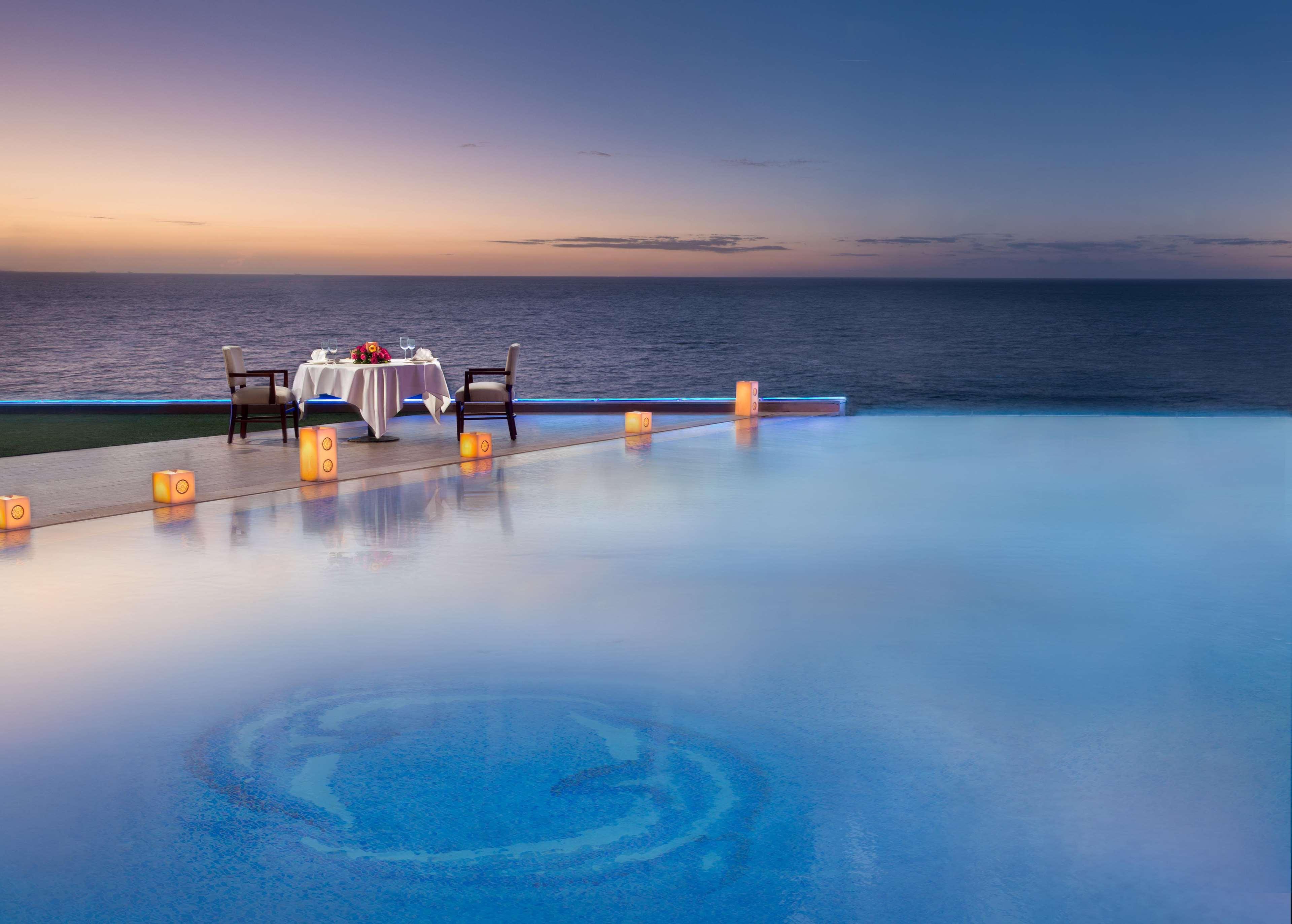 Hilton Alexandria Corniche Hotel Exteriér fotografie Infinity pool at the Kempinski Hotel, Soma Bay, Red Sea, Egypt