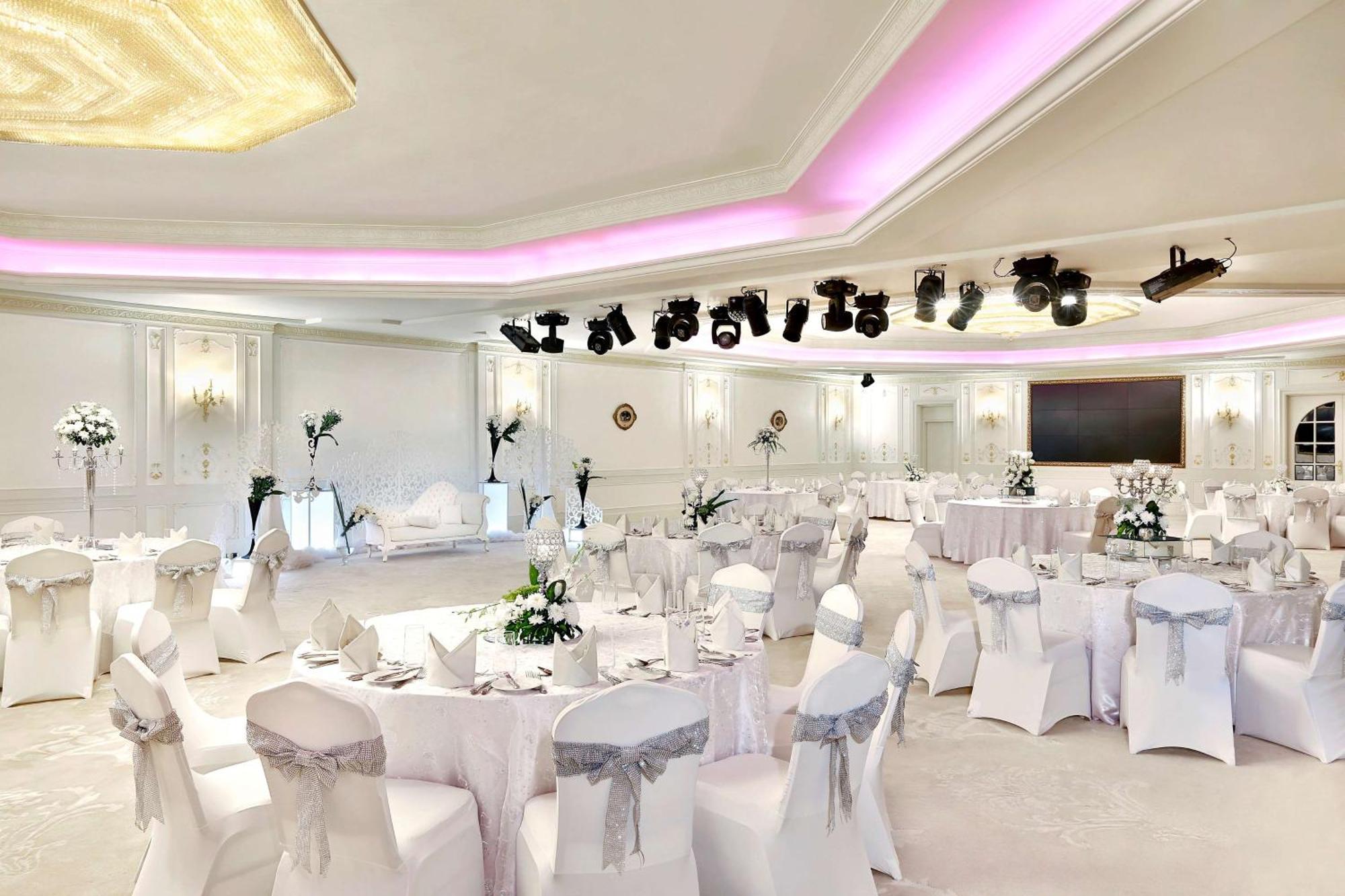 Hilton Alexandria Corniche Hotel Exteriér fotografie A wedding reception