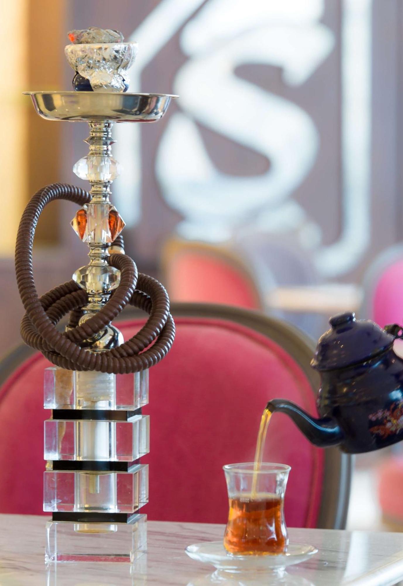 Hilton Alexandria Corniche Hotel Exteriér fotografie A hookah