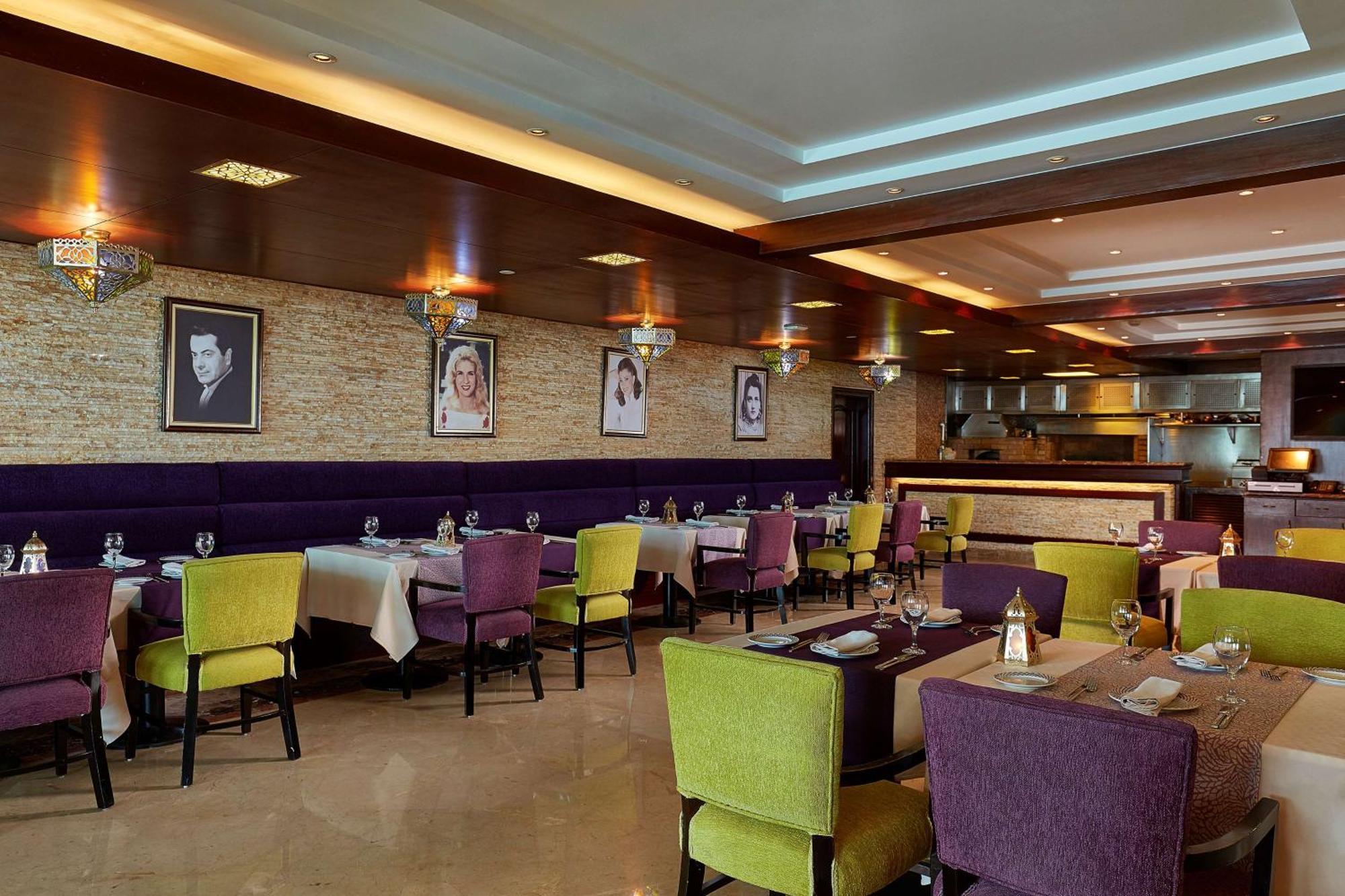 Hilton Alexandria Corniche Hotel Exteriér fotografie The interior of the restaurant