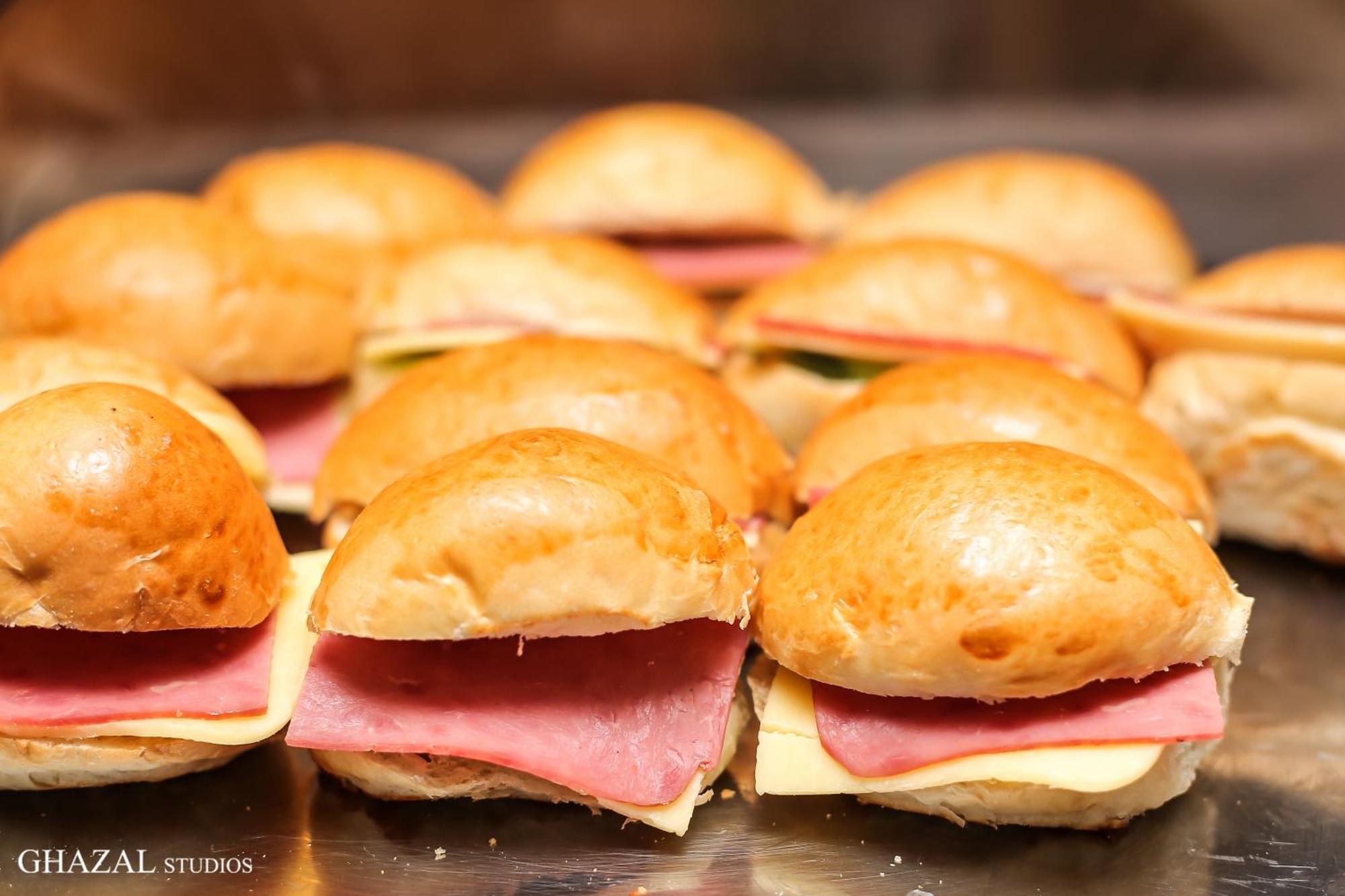 Hilton Alexandria Corniche Hotel Exteriér fotografie A ham and cheese slider
