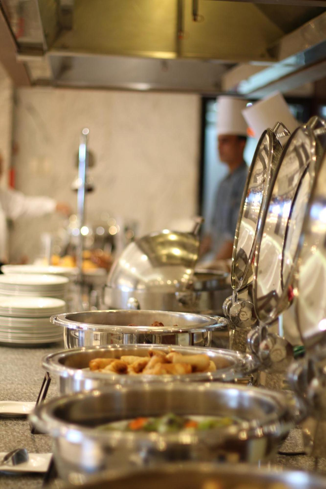 Hilton Alexandria Corniche Hotel Exteriér fotografie A chafing dish